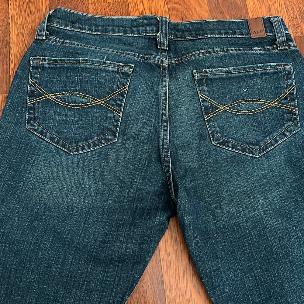 Abercrombie and fitch women 4r jeans